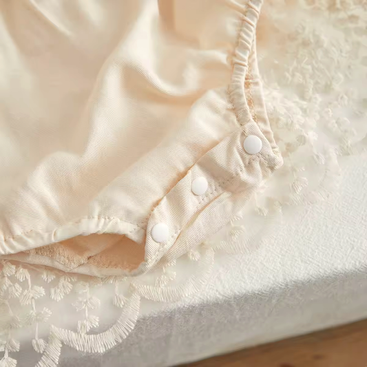 Babyklänning i Spets & Tyll