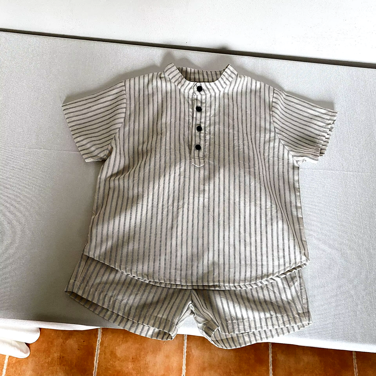 Randigt Sommarset för Pojke – Kortärmad Skjorta & Shorts